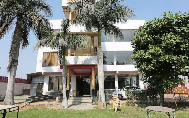 Oyo 24097 Hotel Gangotri