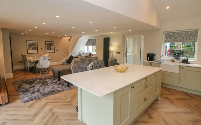 Netherdale House