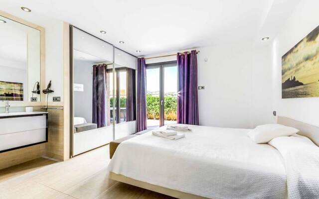 Villa - 4 Bedrooms with Pool, WiFi and Sea views - 108773