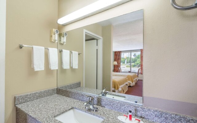 Days Inn by Wyndham Hurricane Mills