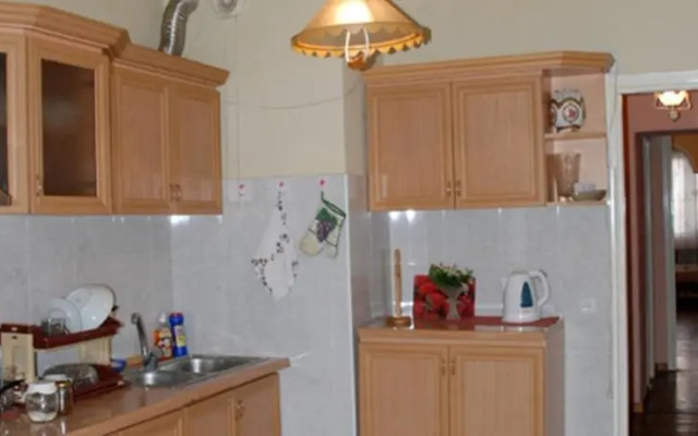 Apartment on Isahakyan Street