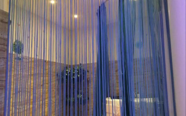 Guoran Theme Hotel (Wuhan Huquan)