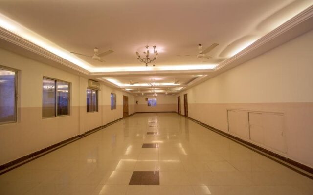 OYO 3722 Hotel StayEasy Majestic