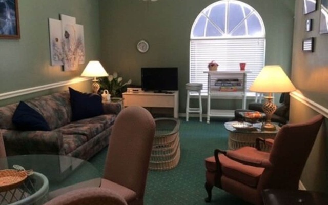 Royal Mansions Resort