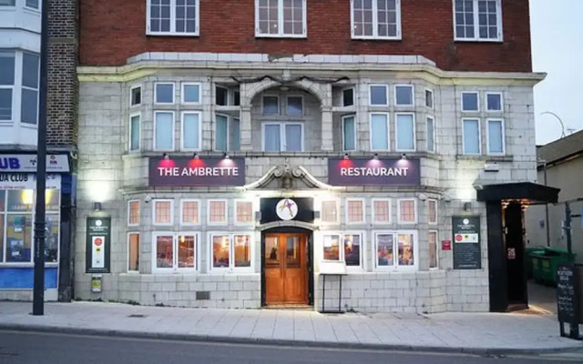 Apt - Sleeps 4/5 - Garden - Parking