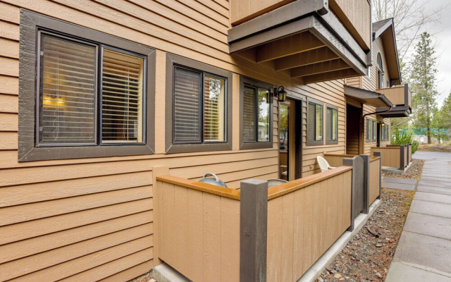 Sunriver Vacation Rental w/ Community Hot Tub!