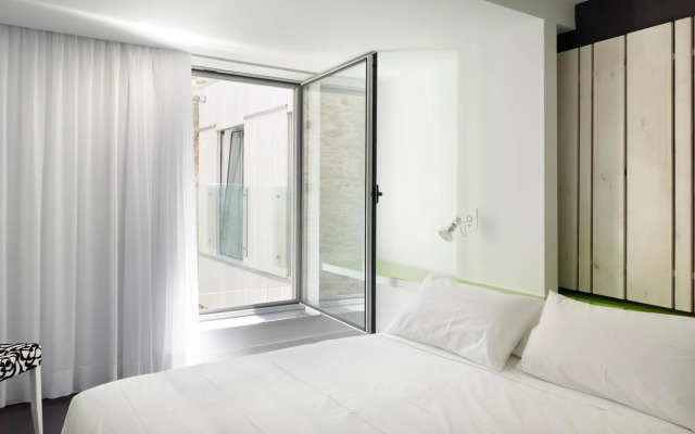 Moure Hotel