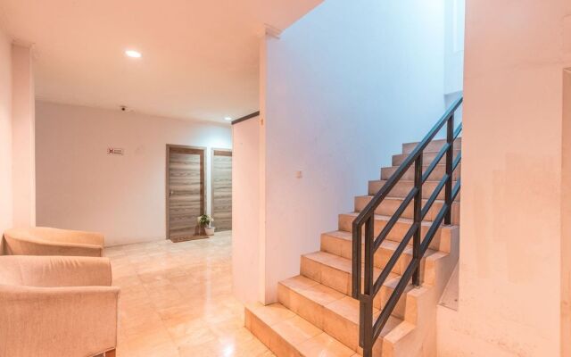 OYO 1491 Sandang Residence Near RS Patria IKKT