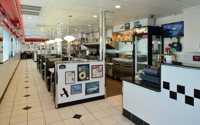 Oak Tree Inn Santa Teresa