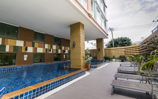 Prom Ratchada Hotel