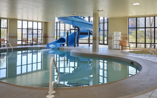 Courtyard by Marriott Kingston Highway 401/Division Street