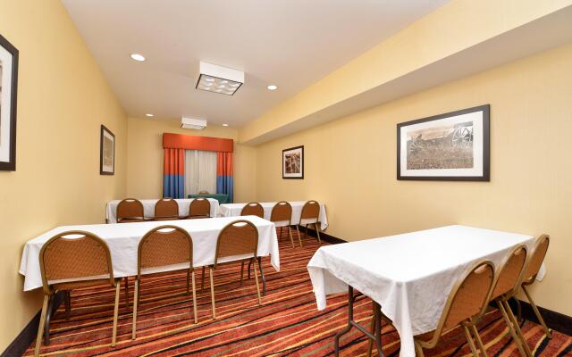 Holiday Inn Express & Suites Austin SW - Sunset Valley by IHG