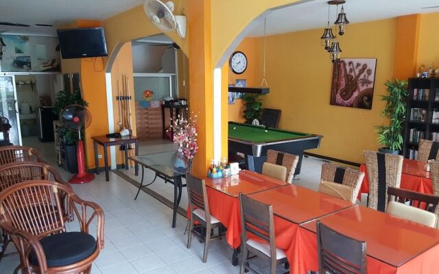 Pitstop Restaurant and Guesthouse
