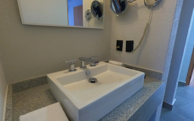 Sunrock Hotel and Suites