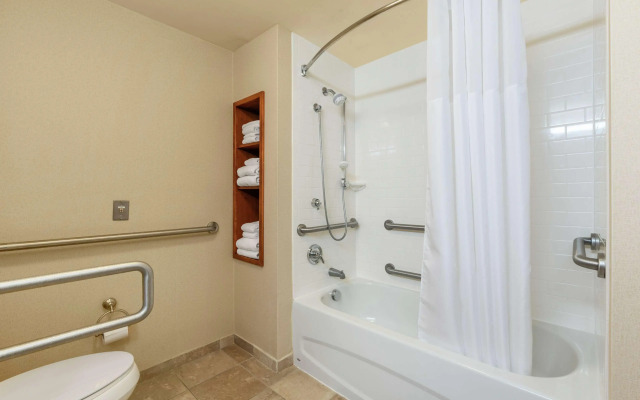 Hampton Inn & Suites Mystic