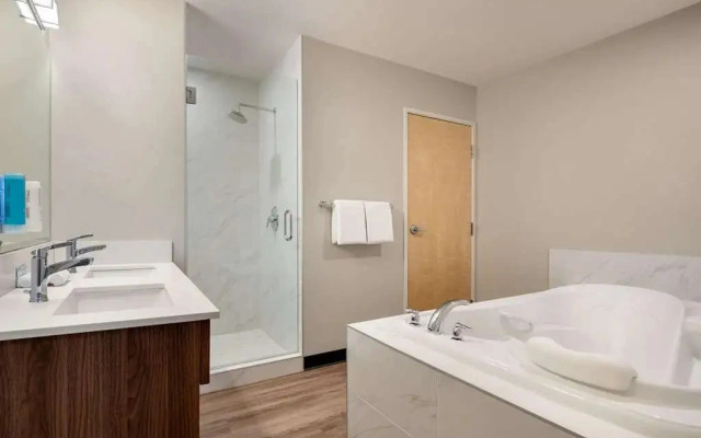 Howard Johnson Kelowna