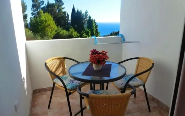 Room-comfort Apartment With Sea View & P