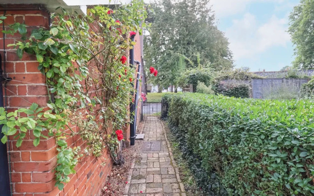 2 The Almshouses