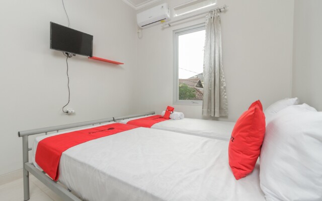 RedDoorz @ Cipete Raya