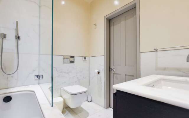 Soho Deluxe 1 Bedroom Apartment by Concept Apartments