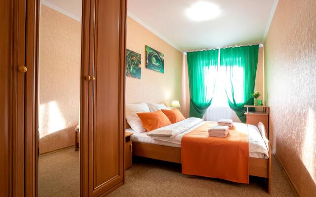 Пять звезд на Карла Маркса 146