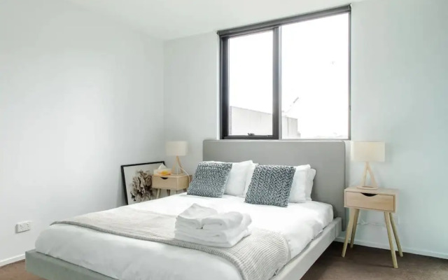 Bright 2 Bedroom Apartment With Rooftop Pool