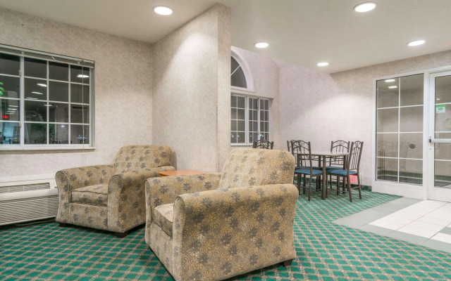 Super 8 By Wyndham Fargo Airport