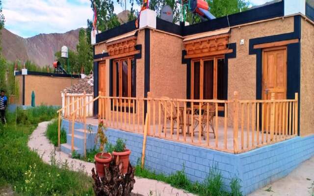 TIH Chomal Huts