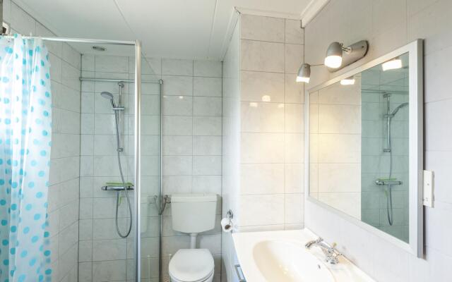 Lovely holiday home in Wolphaartsdijk close to the lake