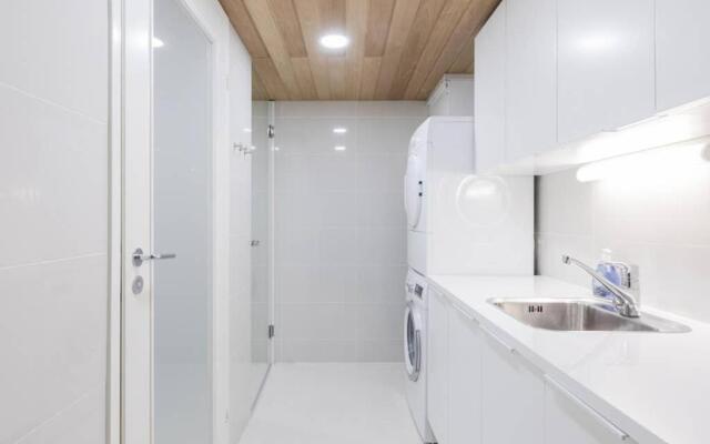 Sleek and Spacious 3 BR Apartment in City Centre