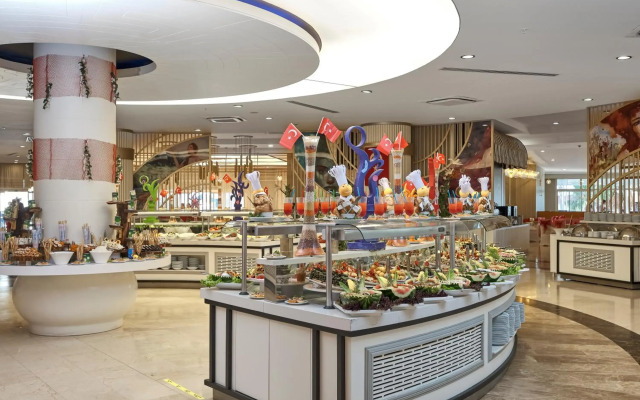 Seaden Sea World Resort & Spa