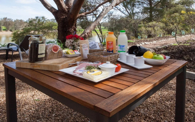 Stonewell Cottages & Vineyards