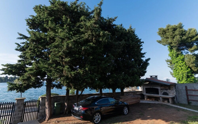 Tiho - 10m From the Beach - SA1 Potkrovlje