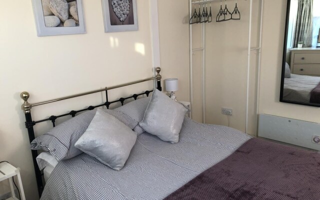 2-bed Chalet, pet Friendly, Close to Beach