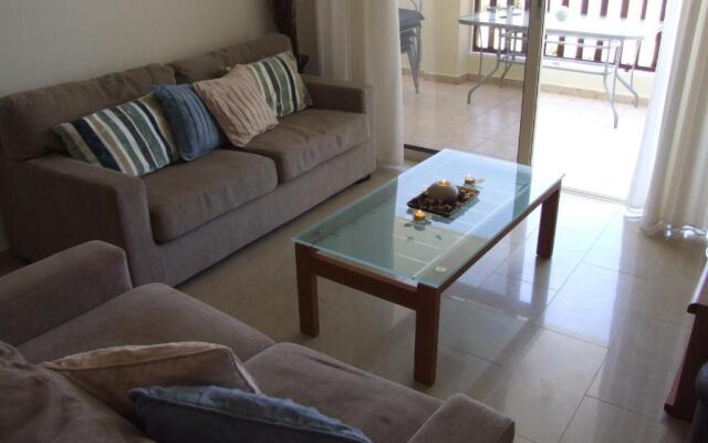 2 bedroom apartment E8 located pool level, sea view, FREE WIFI
