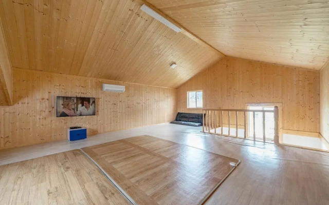 Yeosu Dangdangi Dog Family Pension Gold