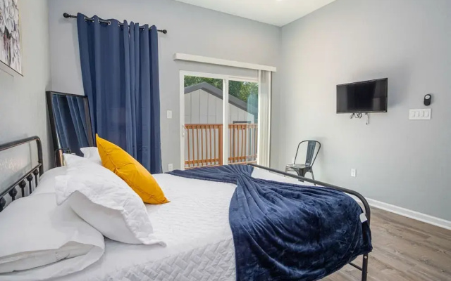 Inviting 4br/2ba Near Downtown & Riverwalk