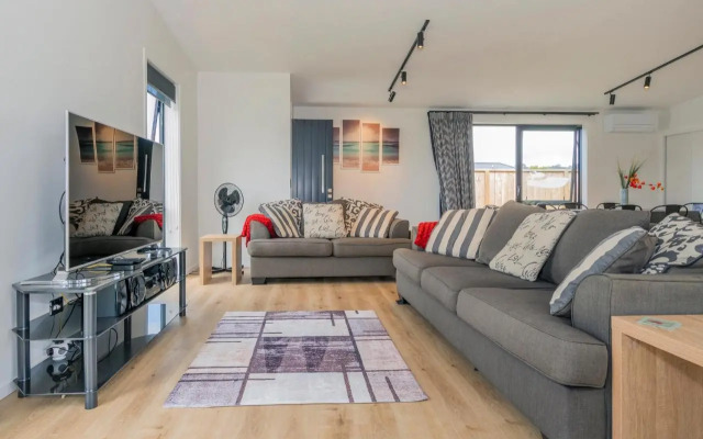 Sun and Sea Sanctuary - Whitianga Holiday Home