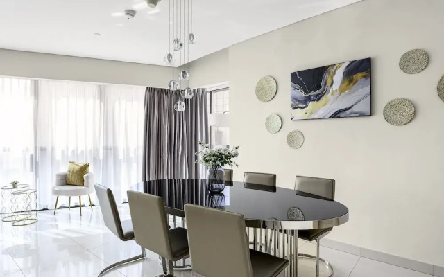 Glamorous 2BR in Damac Paramount Tower