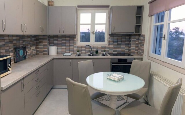 Sunset Bliss Villa in Karteros