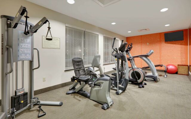 La Quinta Inn & Suites by Wyndham Starkville at MSU