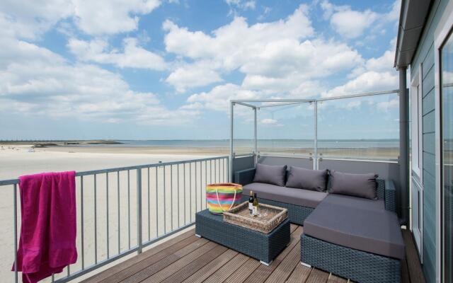 Unique Beach House With Dishwasher and Beautiful View, in a Holiday Park