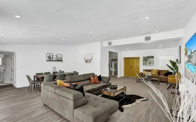 Spacious Home With Heated Pool