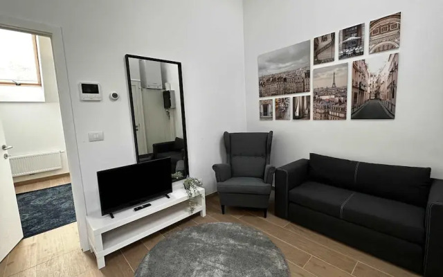 Luxury 1BR Near Fashion District by Oneluxstay