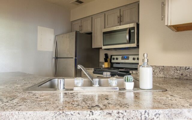 Eastside 1 & 2 BR Apts with balcony by Frontdesk