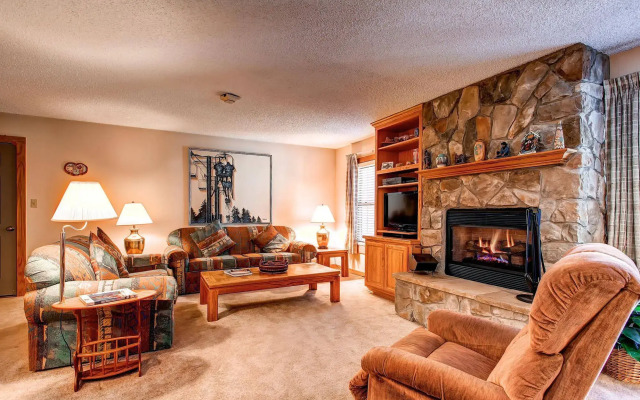 Tannenbaum Condominiums by Ski Country Resorts