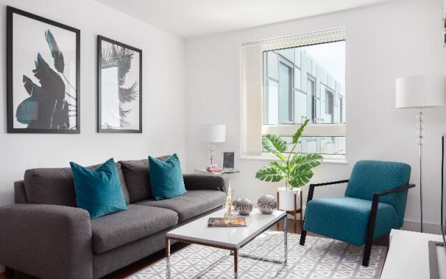 Lincoln Plaza Studio Apartments