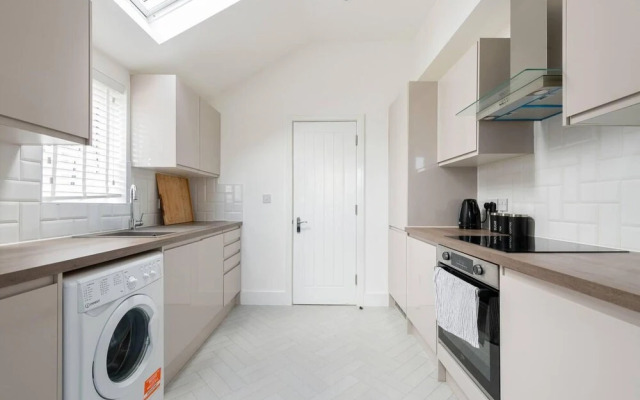 Modern Apartment, Castle View Rochester, England