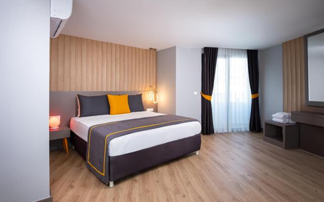 Saint Star Kemer - Adult Only +16