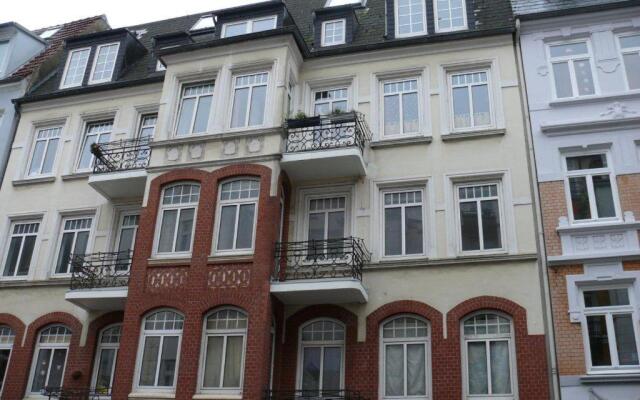 Zentrale 3 Zimmer Altbauwohnung mit Balkon